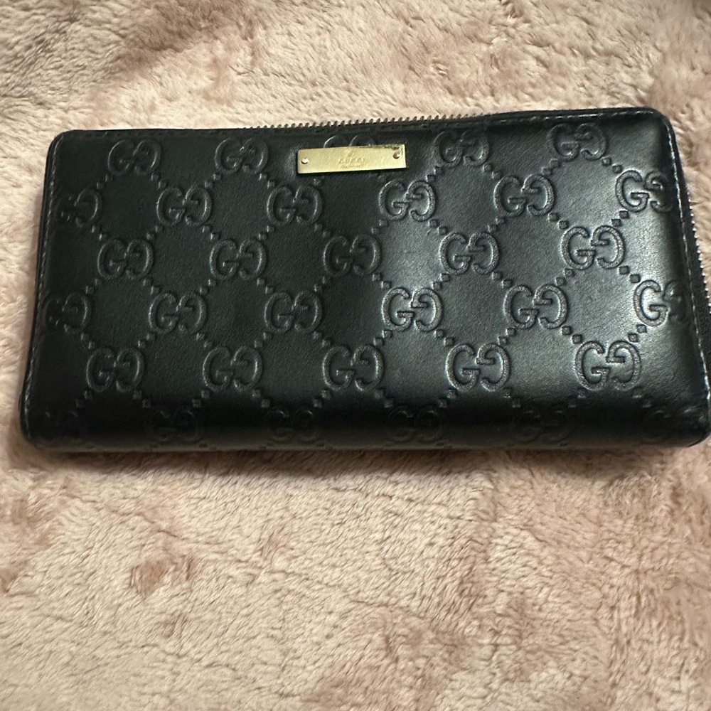 Gucci Guccissima in Black Zippy Wallet